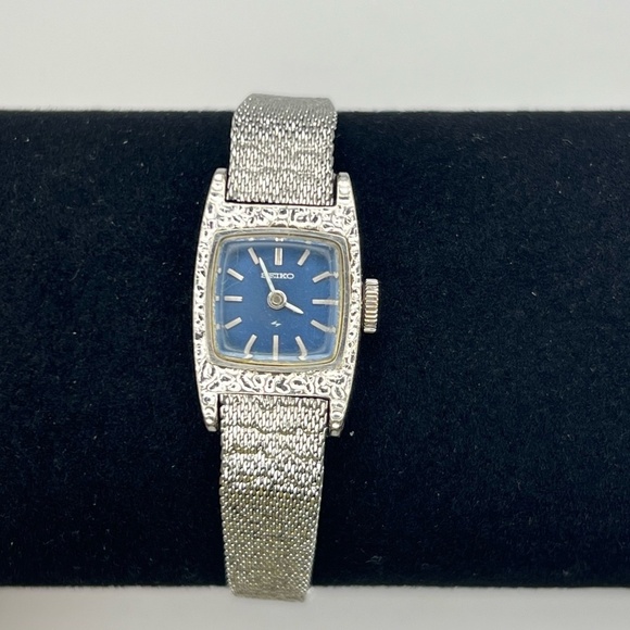Seiko Vintage Petite Rectangular Mechanical Silver and Blue Ladies Watch… - Picture 6 of 10